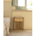 Table de chevet en bois massif en ton chêne foncé de 50x42cm