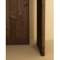 Table de chevet en bois massif en ton noyer de 50x42cm