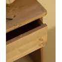 Table de chevet en bois massif en ton chêne moyen de 50x42cm