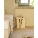 Table de chevet en bois massif en ton naturel de 40x40cm