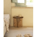 Table de chevet en bois massif en ton chêne foncé de 40x40cm