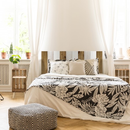 Pack vintage blanc et vieilli avec deux tables de chevet effet vieilli
